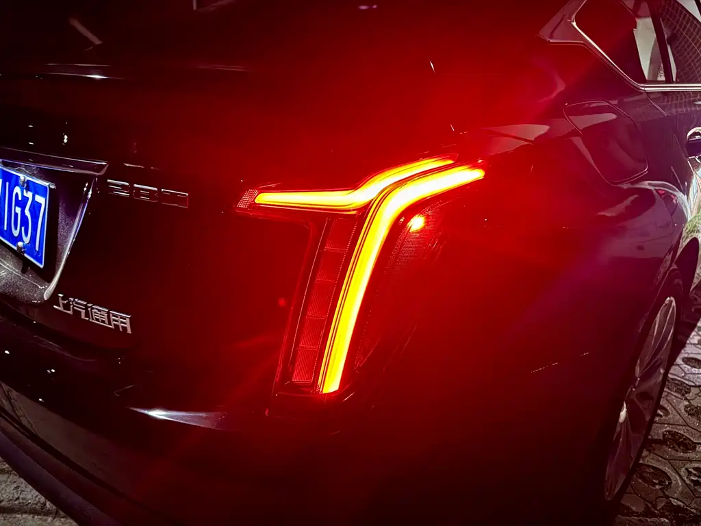 Cadillac CT5 2022 — фото 36