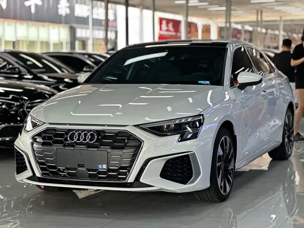Audi A3 2024 — фото 1