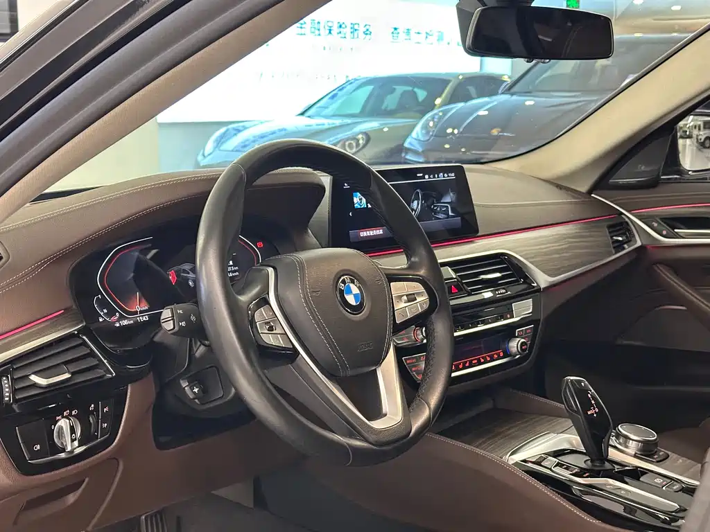 BMW 5 Series 2020 — фото 10