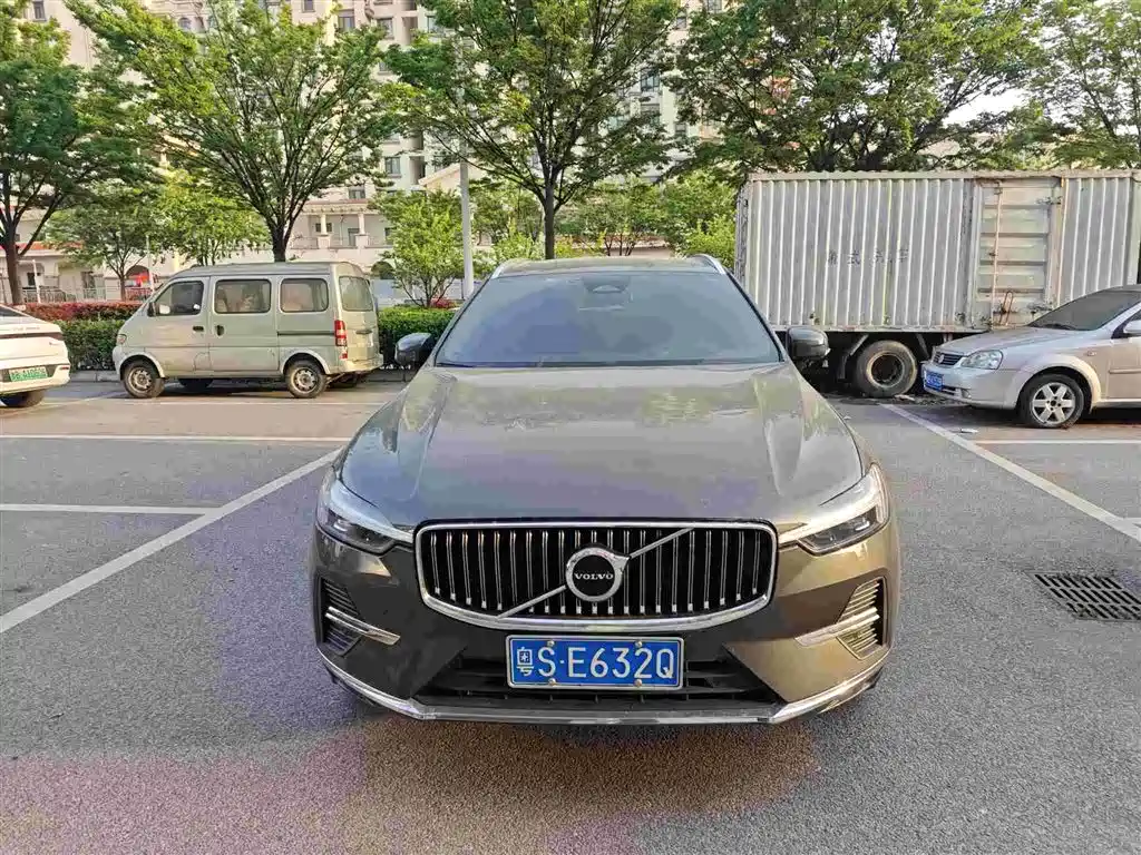 Volvo XC60 2022 — фото 2