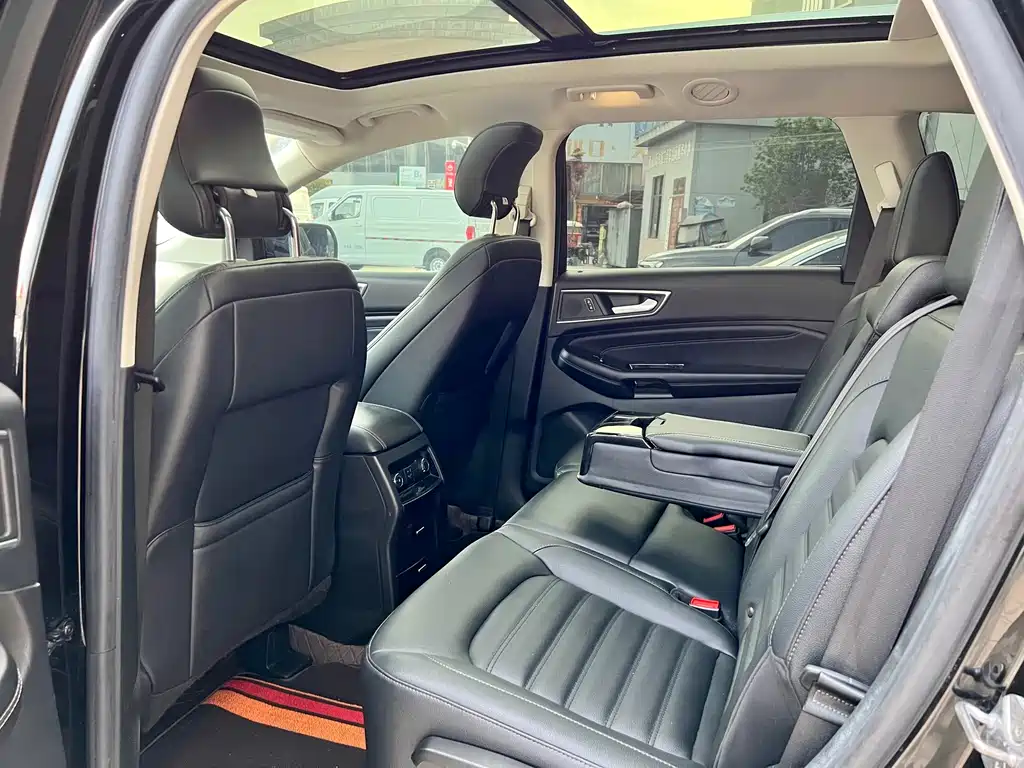 Ford Edge 2020 — фото 16