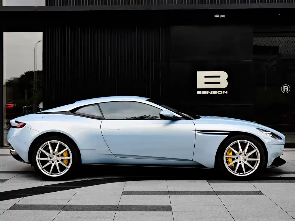 Aston Martin DB11 2018 — фото 5
