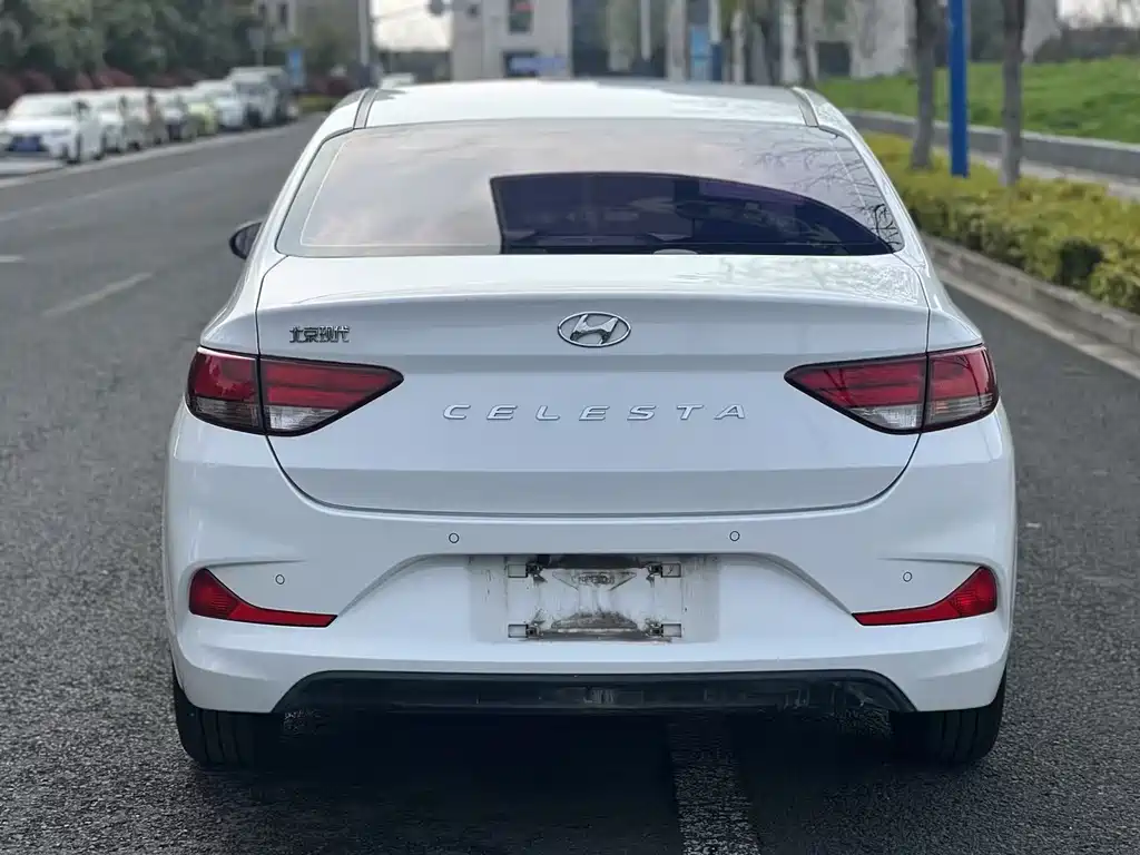 Hyundai Elantra 2022 — фото 9