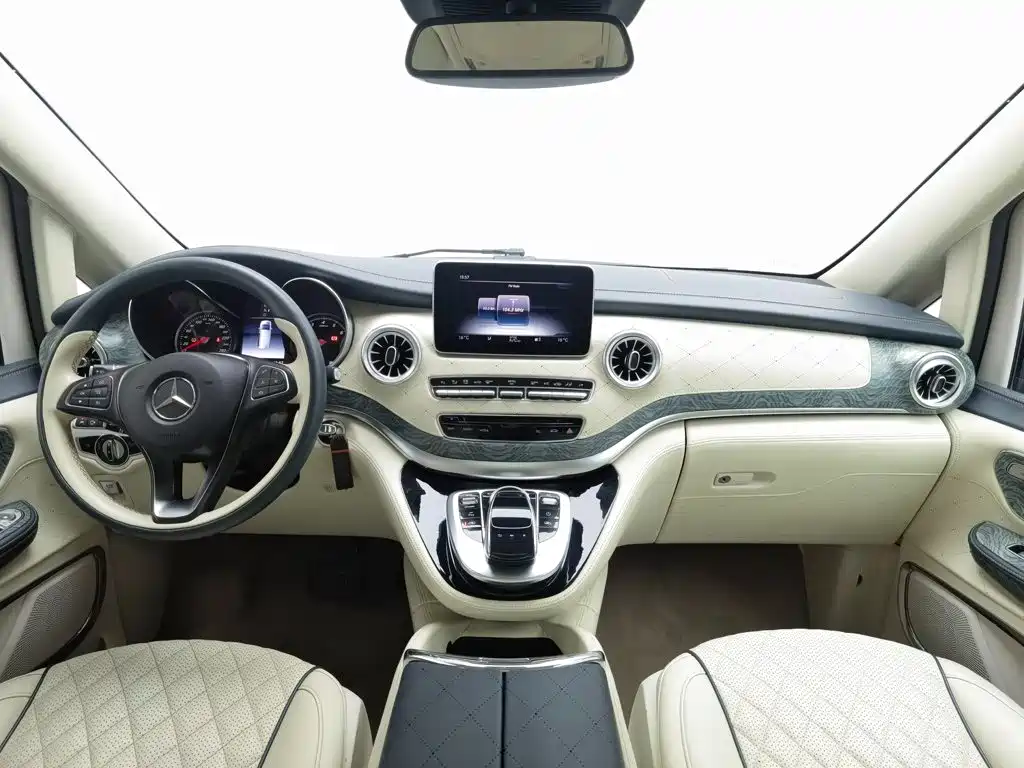 Mercedes-Benz V-Class 2020 — фото 24