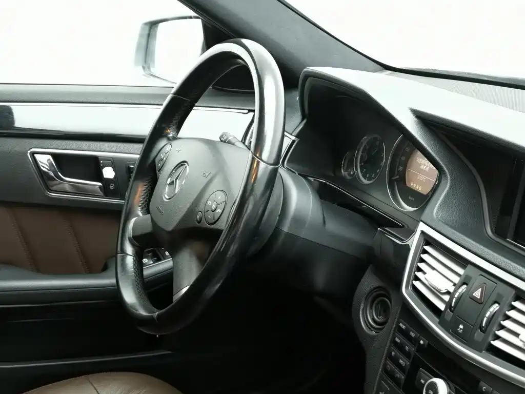 Mercedes-Benz E-Class 2010 — фото 22