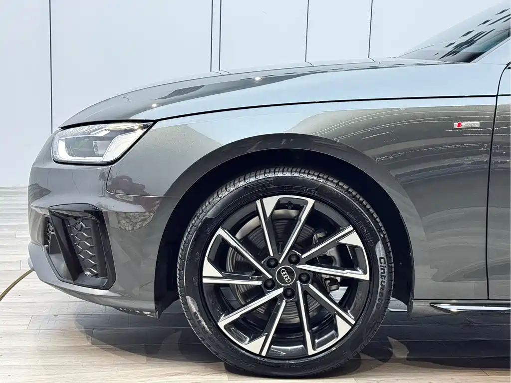 Audi A4L 2023 — фото 26