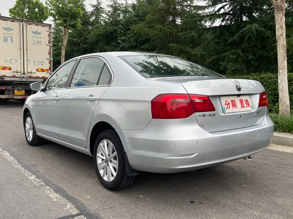 Volkswagen Jetta 2015 — фото 14