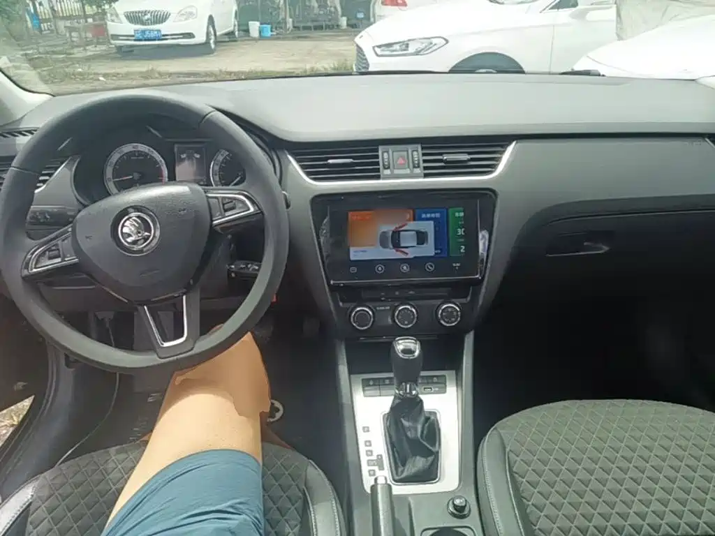 Skoda Octavia 2019 — фото 10