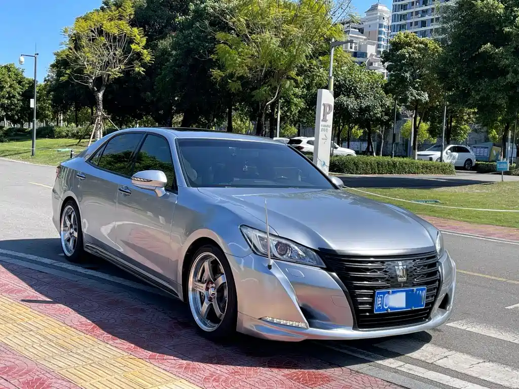 Toyota Crown 2018 — фото 3