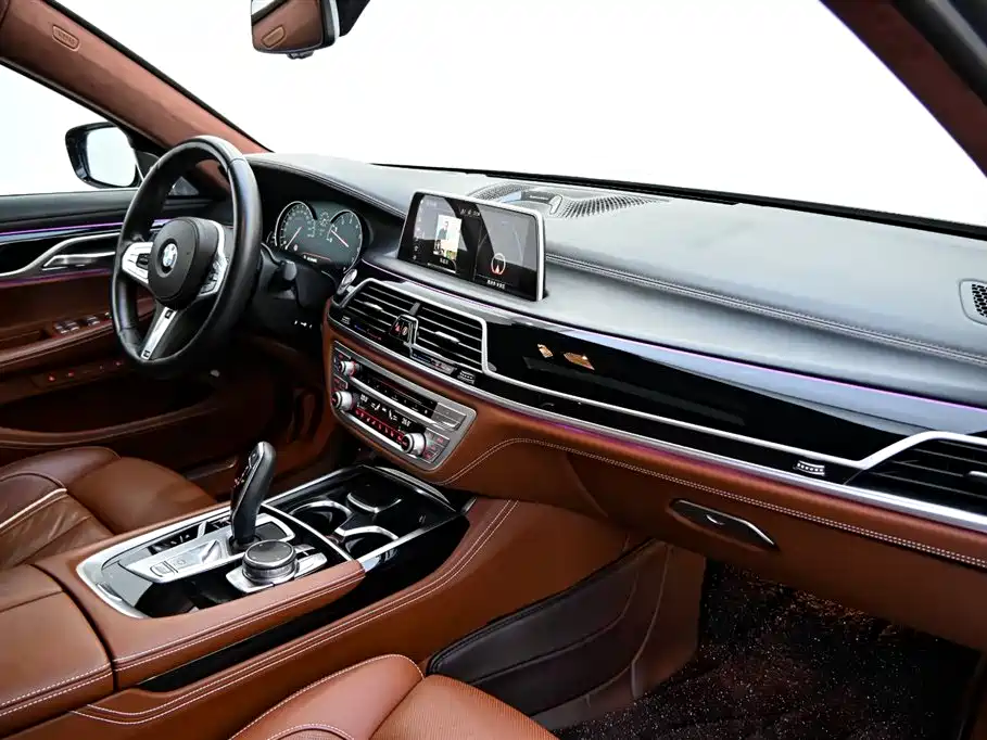 BMW 7 Series 2019 — фото 18