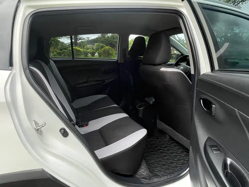 Toyota Yaris L 2020 — фото 14