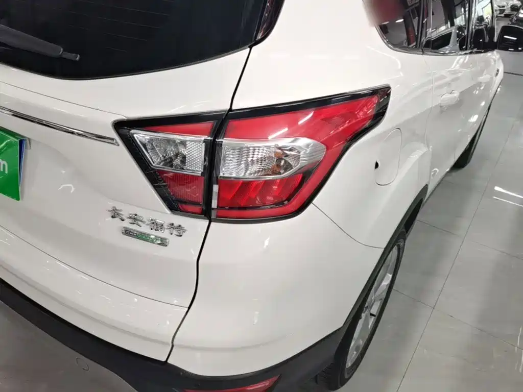 Ford Kuga 2018 — фото 24