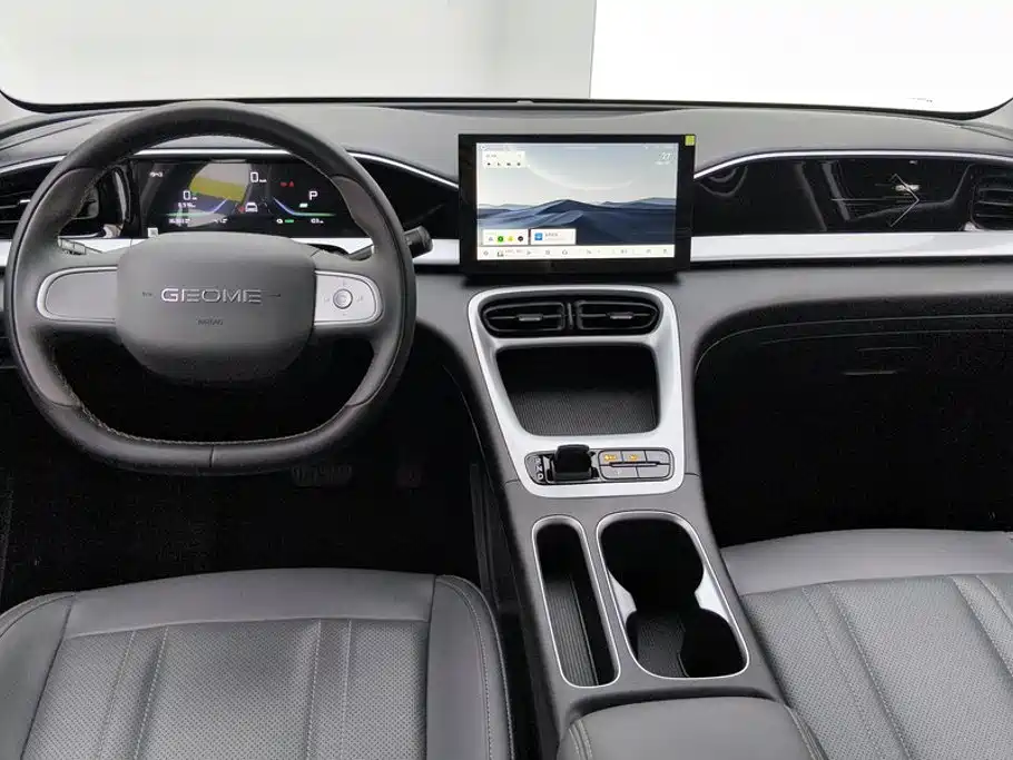 Geely Galaxy Starwish 2025 — фото 12