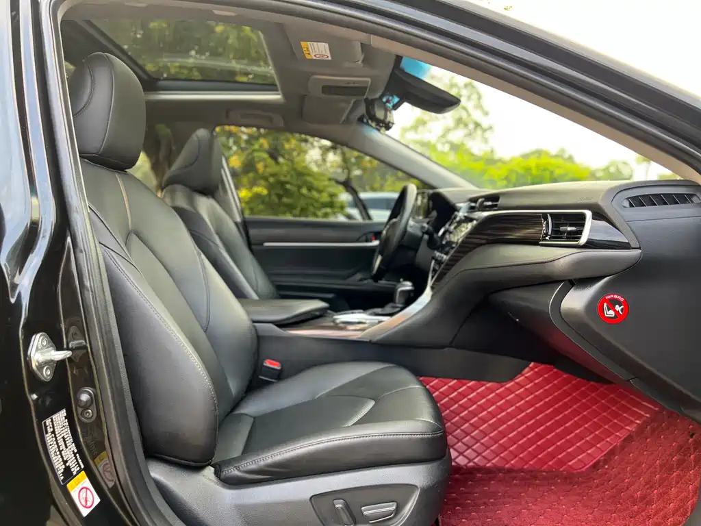 Toyota Camry 2018 — фото 13