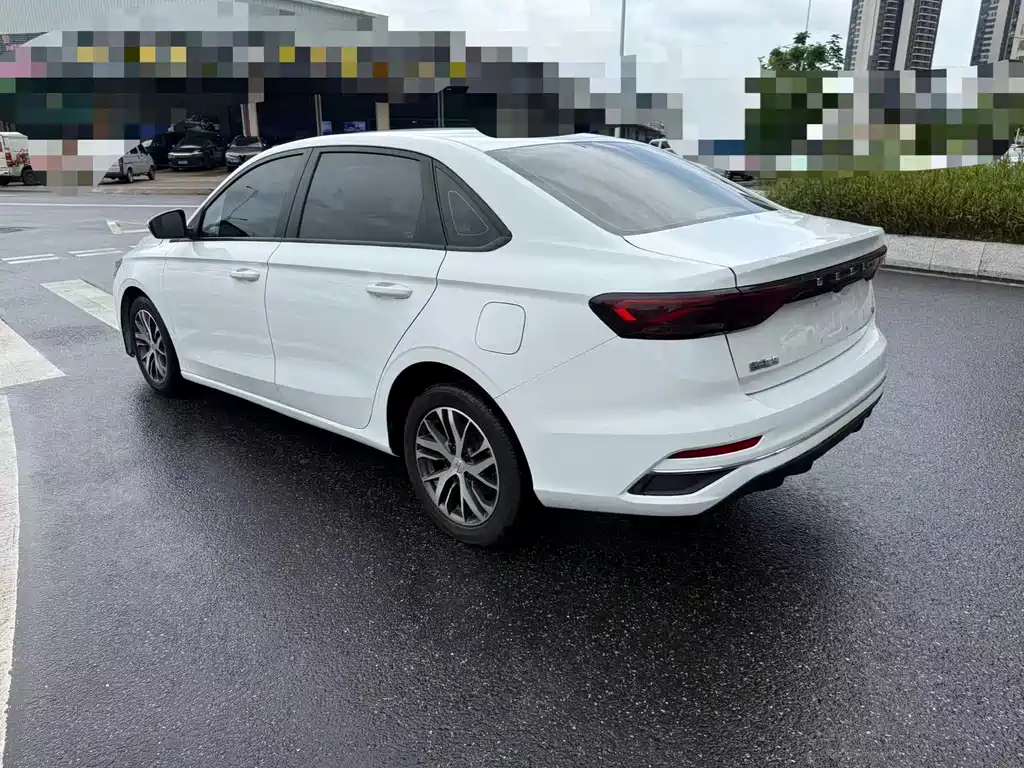 Geely Emgrand 2023