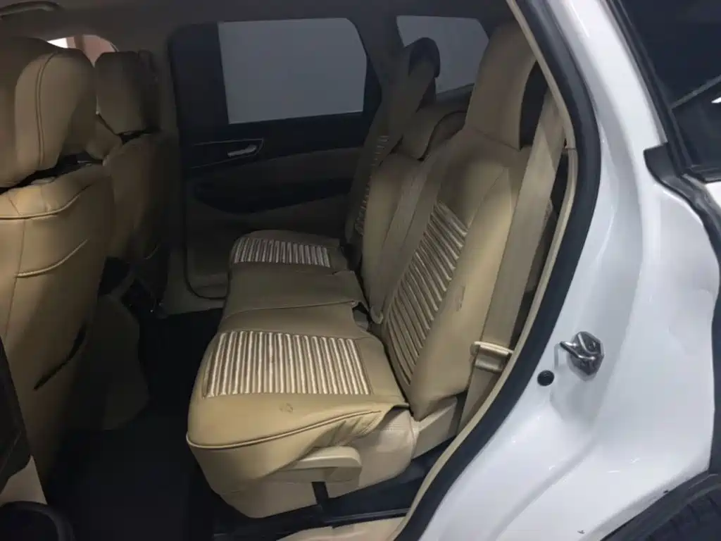 Ford Edge 2017 — фото 17