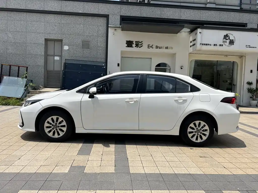 Toyota Corolla 2023 — фото 10