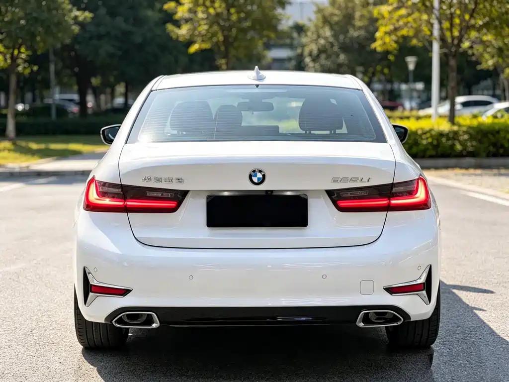 BMW 3 Series 2019 — фото 11
