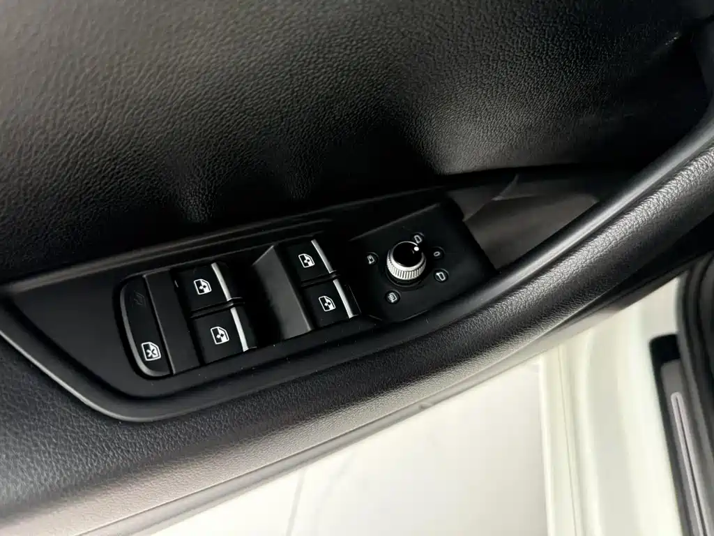 Audi A4L 2018 — фото 15