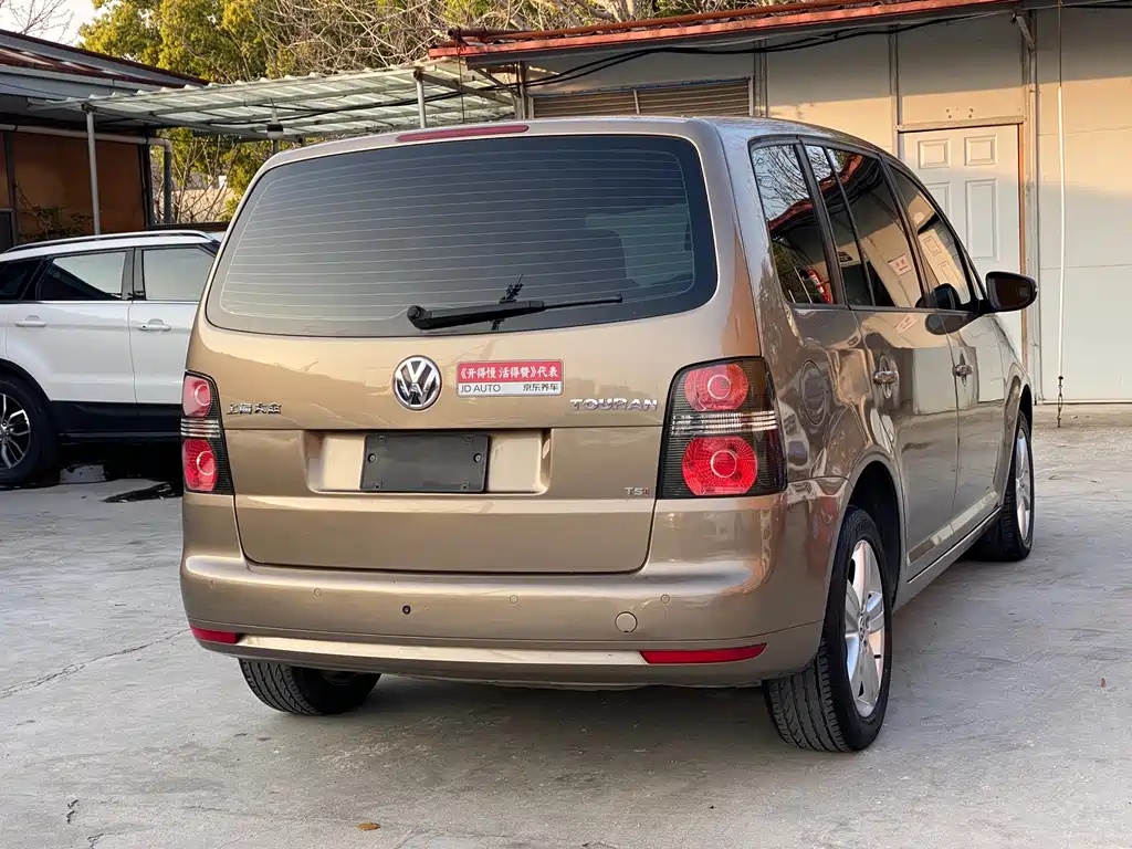 Volkswagen Touran 2015 — фото 11