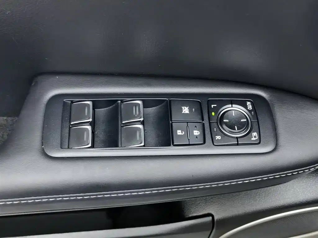 Lexus RX 2018 — фото 9