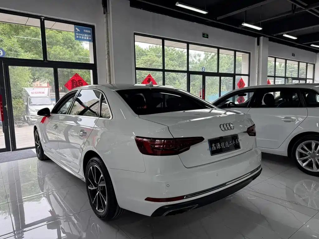 Audi A4L 2018 — фото 9