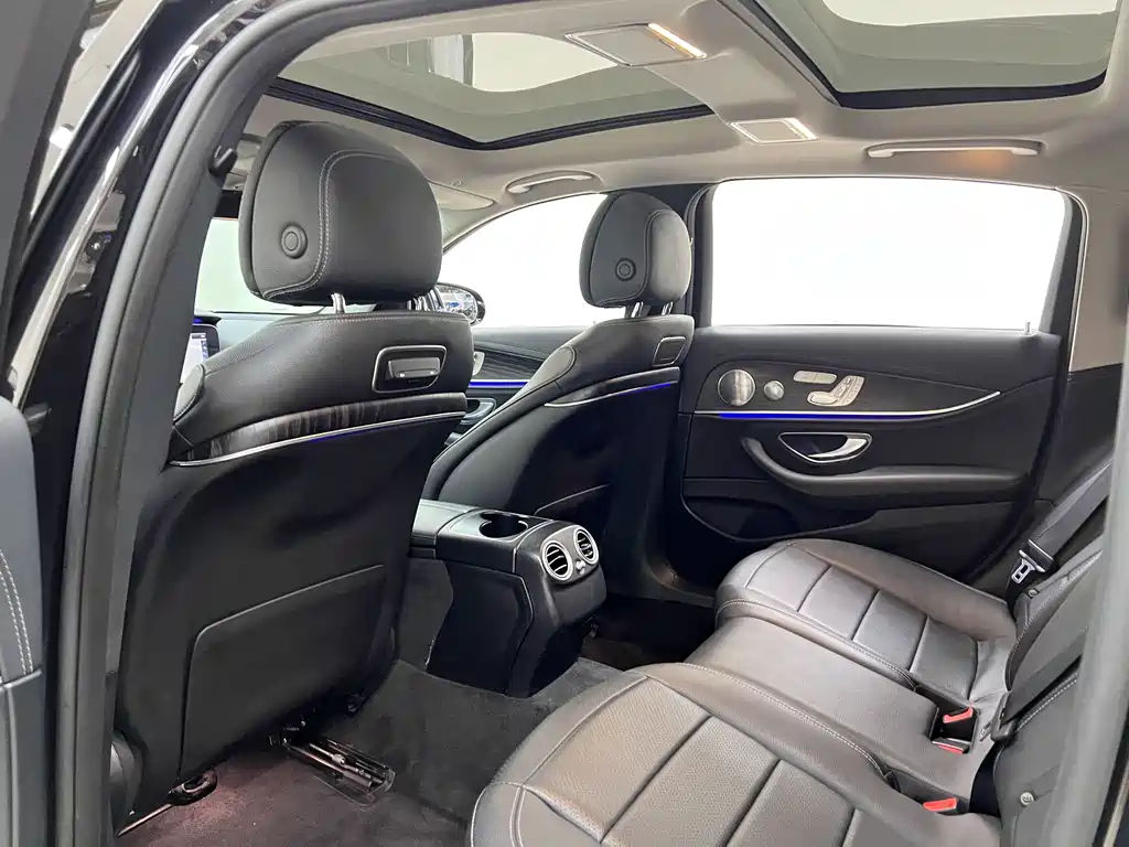 Mercedes-Benz E-Class 2020 — фото 15