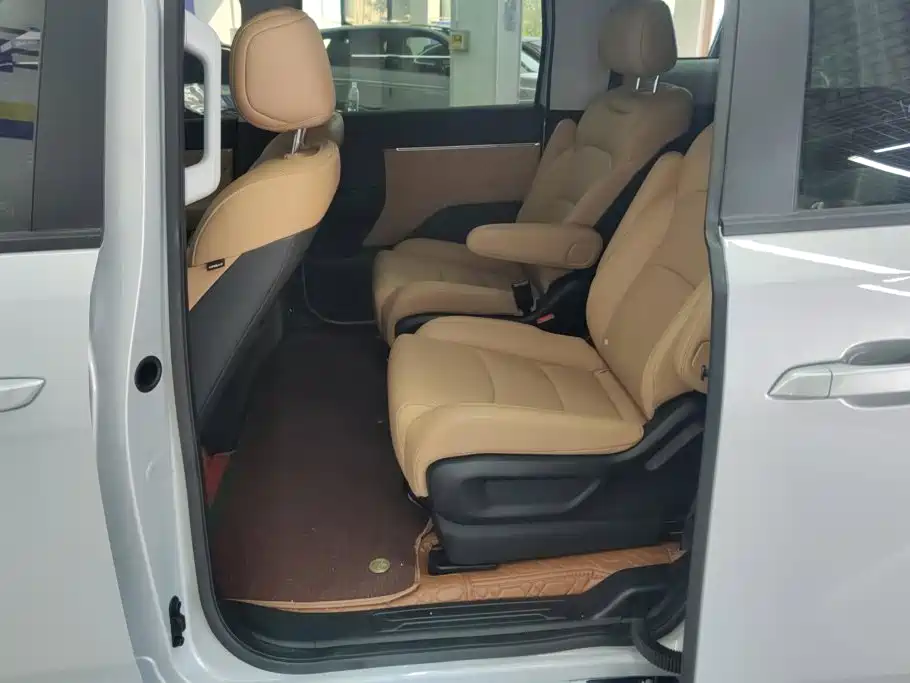 Wuling Starlight 730 New Energy 2025 — фото 11