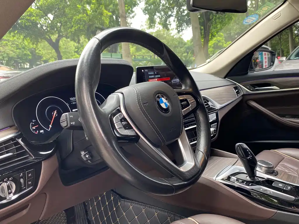 BMW 5 Series New Energy 2019 — фото 9