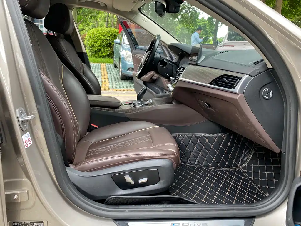 BMW 5 Series New Energy 2019 — фото 11