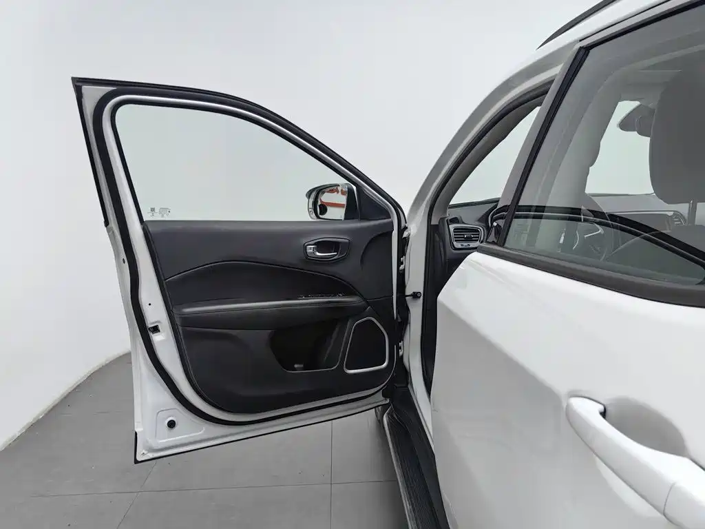 Jeep Compass 2019 — фото 8