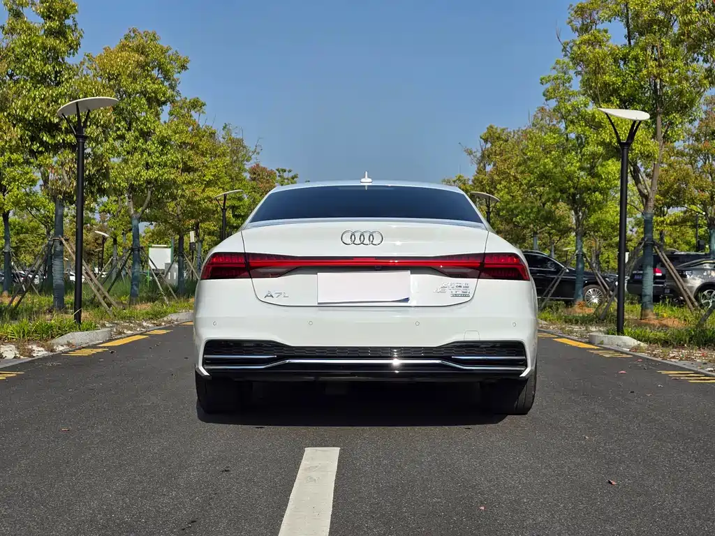 Audi A7L 2024 — фото 10