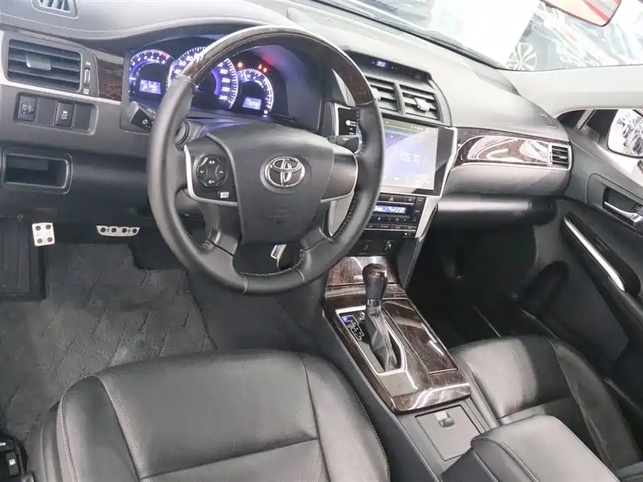 Toyota Camry 2016 — фото 9