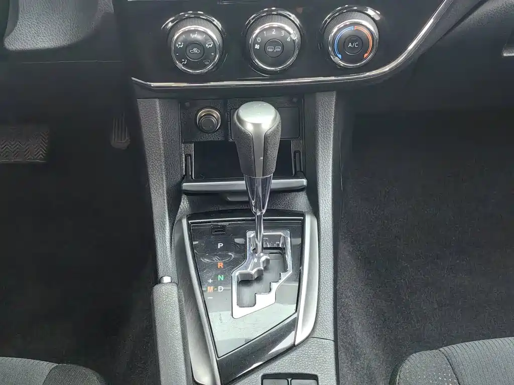 Toyota Corolla 2015 — фото 13