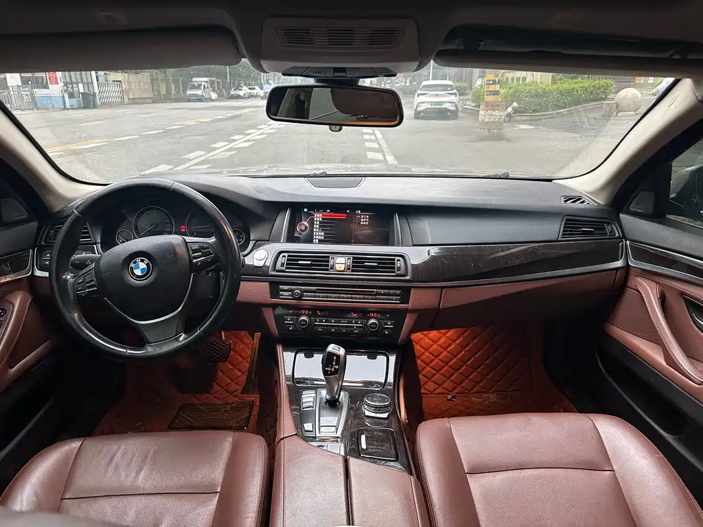 BMW 5 Series 2016 — фото 23