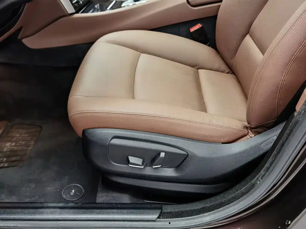 BMW 5 Series GT 2017 — фото 20