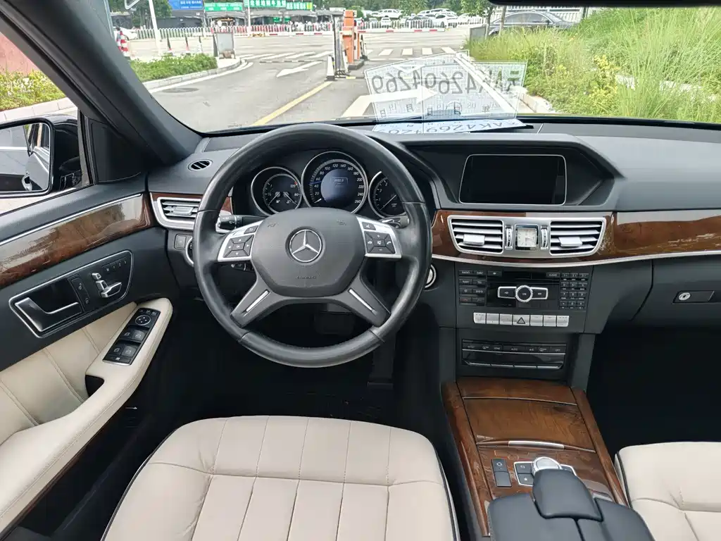 Mercedes-Benz E-Class 2014 — фото 16