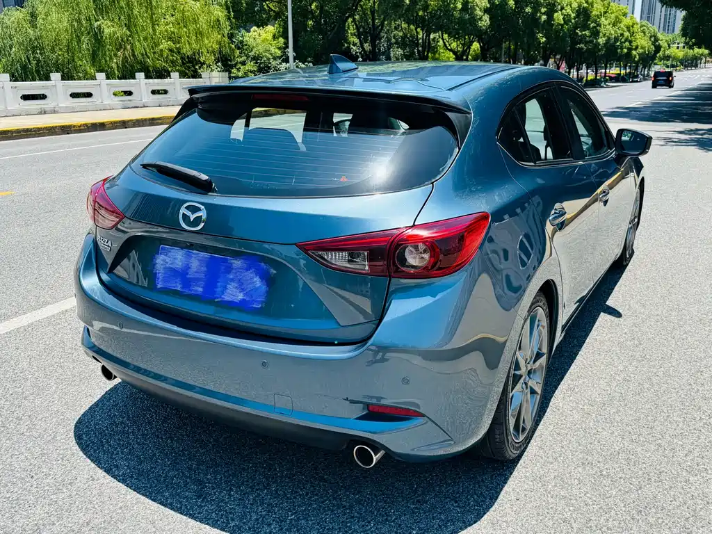 Mazda 3 Axela 2018 — фото 12