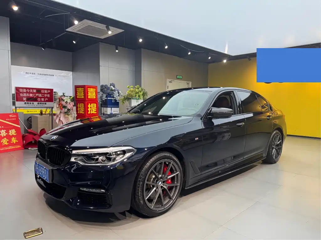 BMW 5 Series 2018 — фото 1