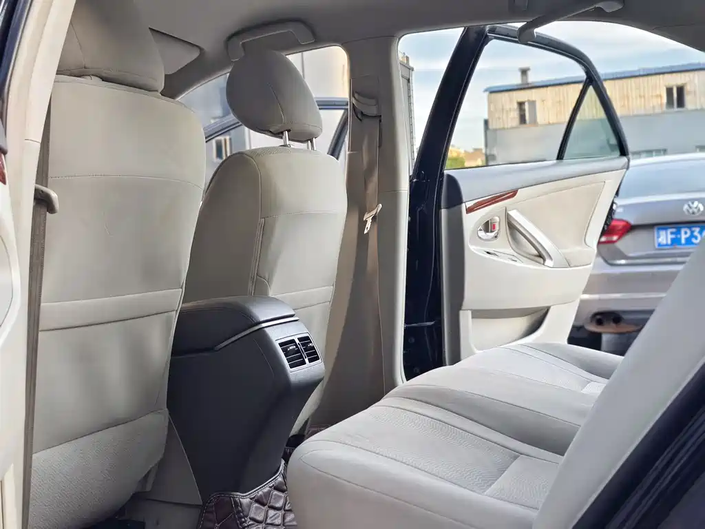 Toyota Camry 2014 — фото 16