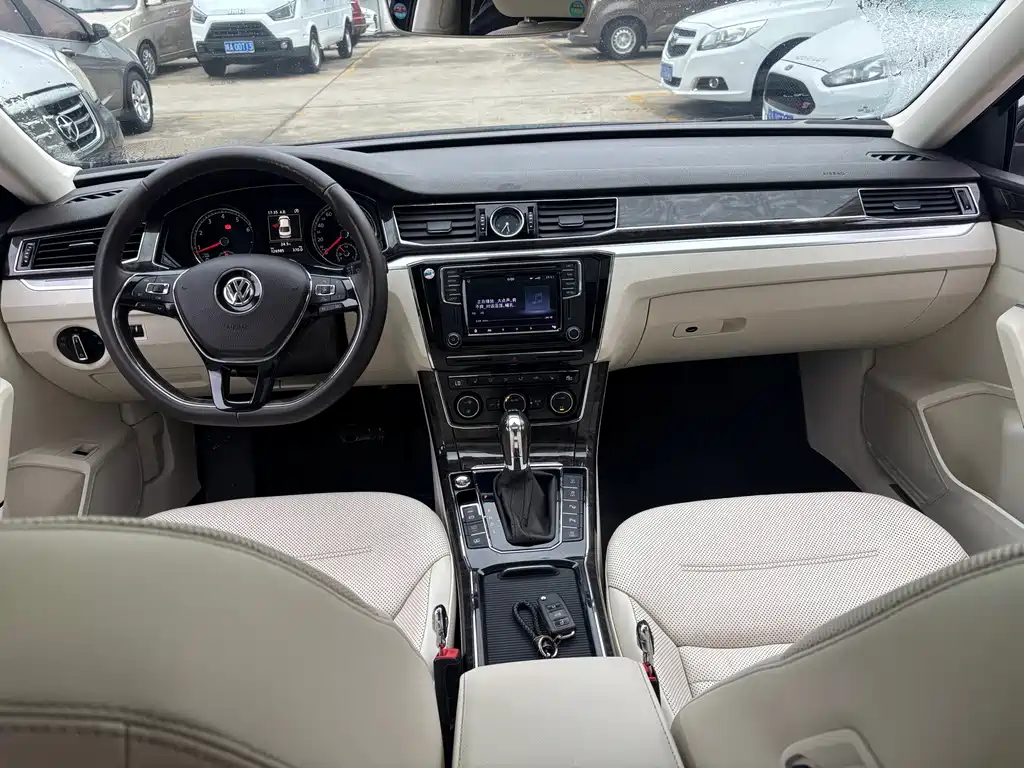 Volkswagen Passat 2017 — фото 10