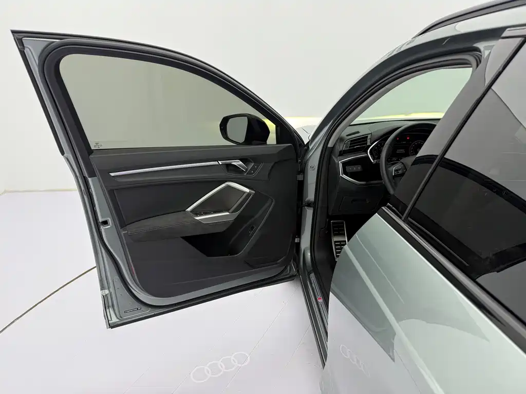Audi Q3 2022 — фото 23