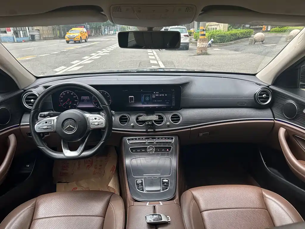 Mercedes-Benz E-Class 2019 — фото 23