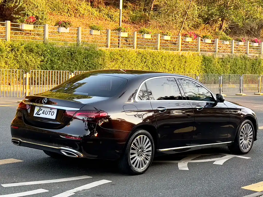 Mercedes-Benz E-Class 2023 — фото 7