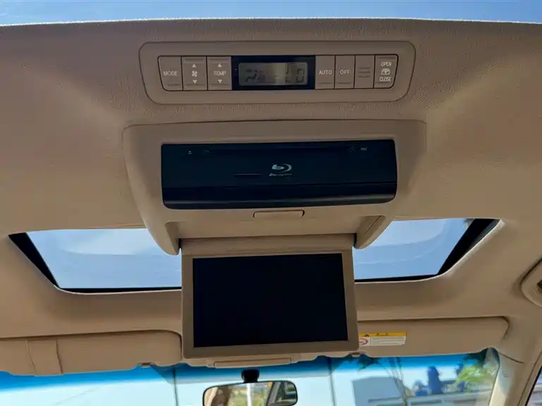 Toyota Previa 2016 — фото 17