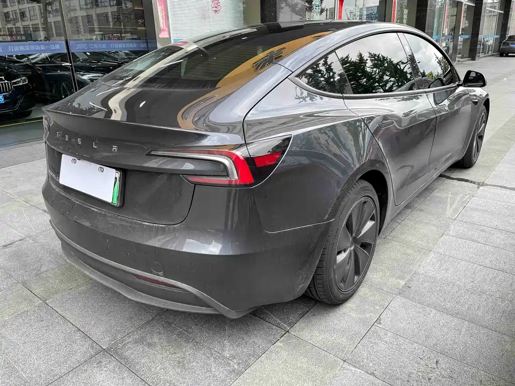 Tesla Model 3 2025 — фото 3