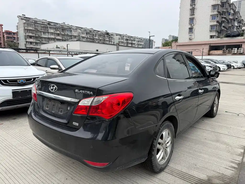 Hyundai Elantra 2015 — фото 9