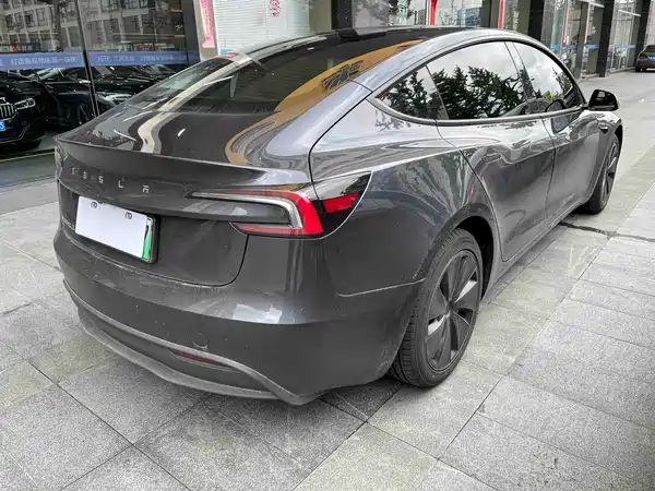 Tesla Model 3 2025