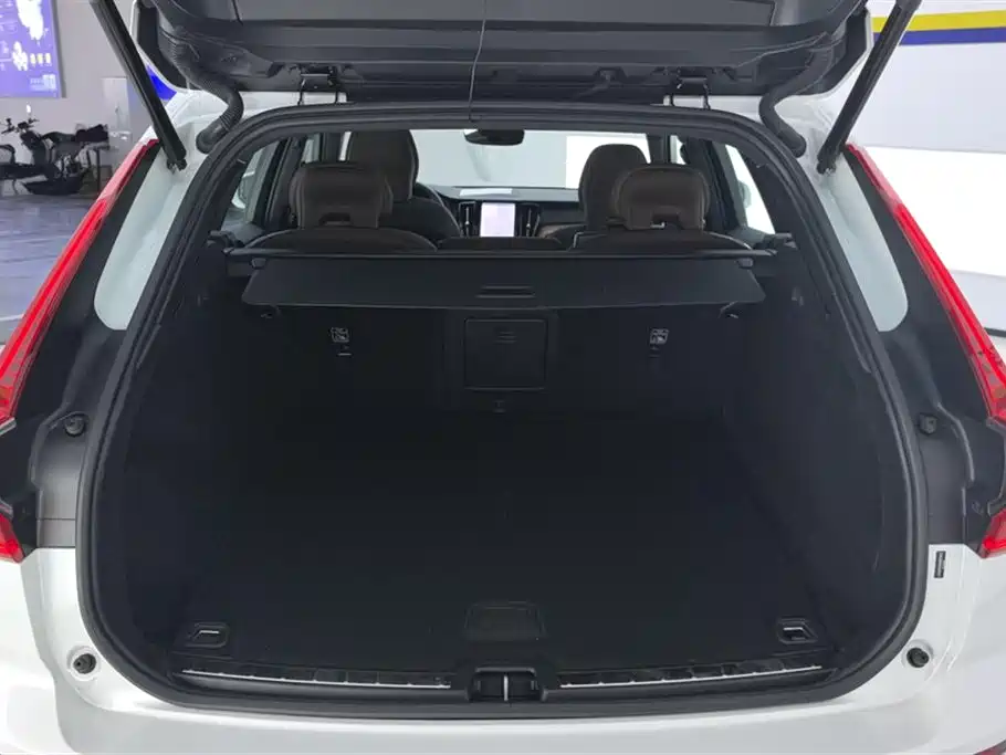 Volvo XC60 2025 — фото 4