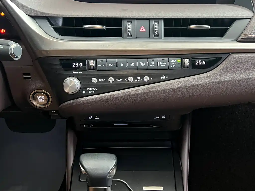 Lexus ES 2021 — фото 19
